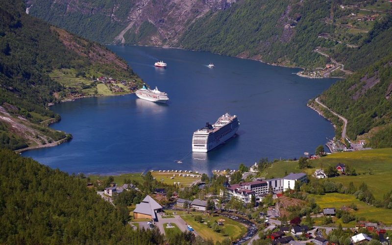 COSTA DIADEMA AI FIORDI